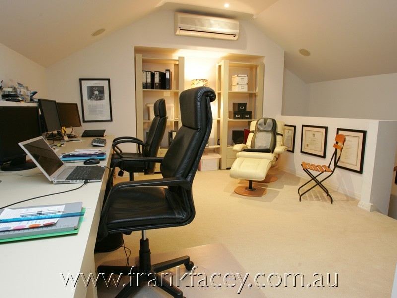 10 Rosemary Court, Berwick VIC 3806