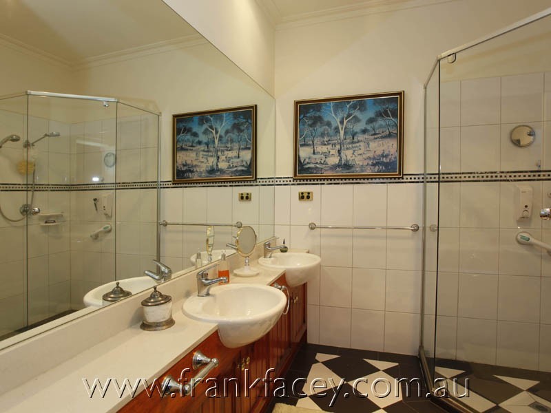 15 Brisbane Street, Berwick VIC 3806