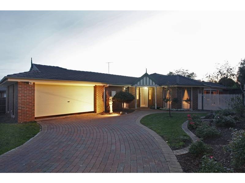 27 Melville Park Drive, Berwick VIC 3806