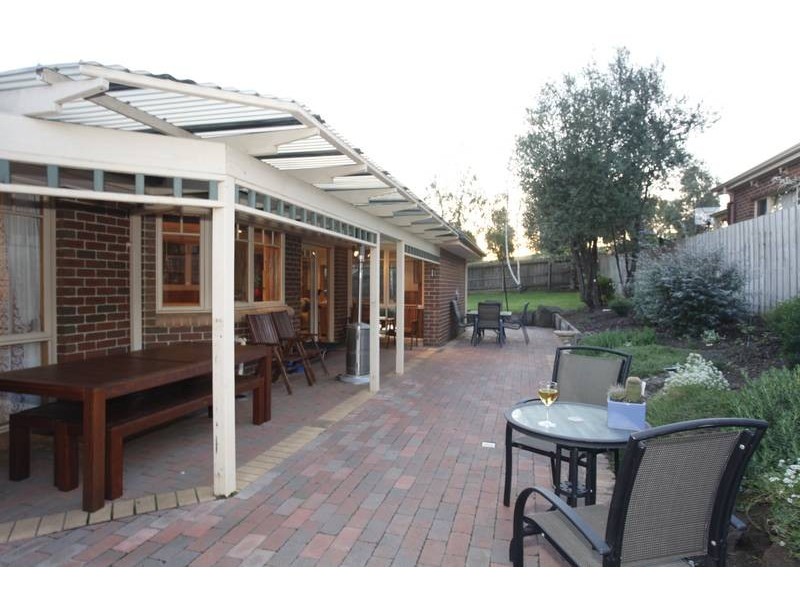 27 Melville Park Drive, Berwick VIC 3806