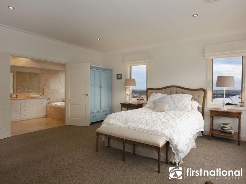 11 Yaldara Drive, Berwick VIC 3806