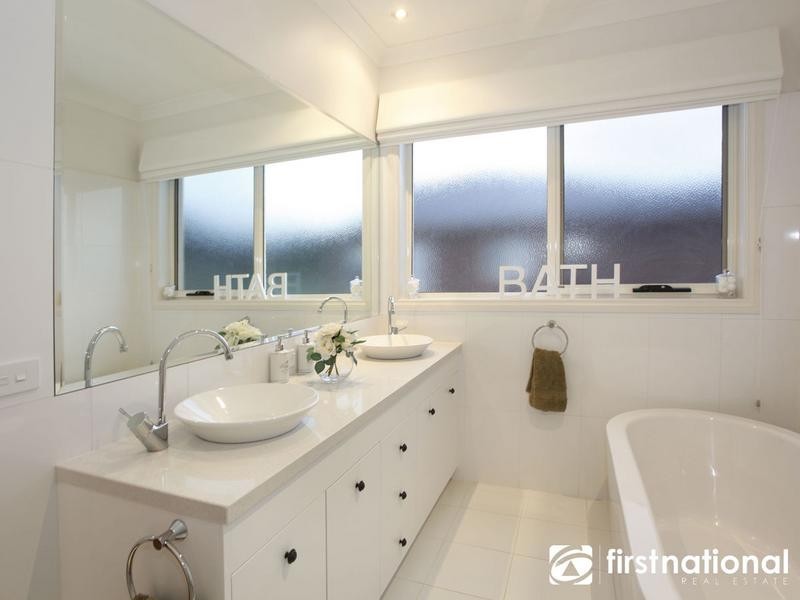 11 Yaldara Drive, Berwick VIC 3806