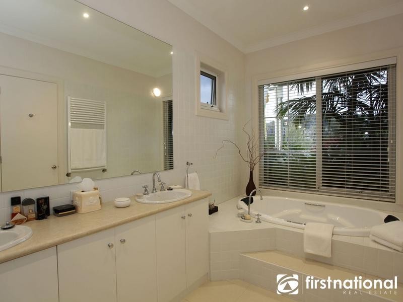 6 Pagebrook Road, Berwick VIC 3806