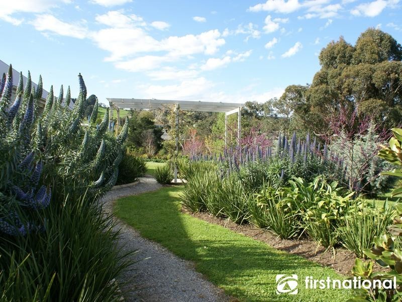 6 Pagebrook Road, Berwick VIC 3806