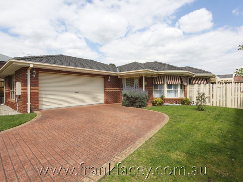 24 Lydia Mary Drive, Berwick VIC 3806