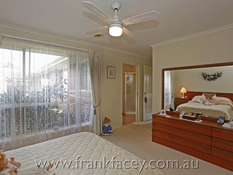 24 Lydia Mary Drive, Berwick VIC 3806