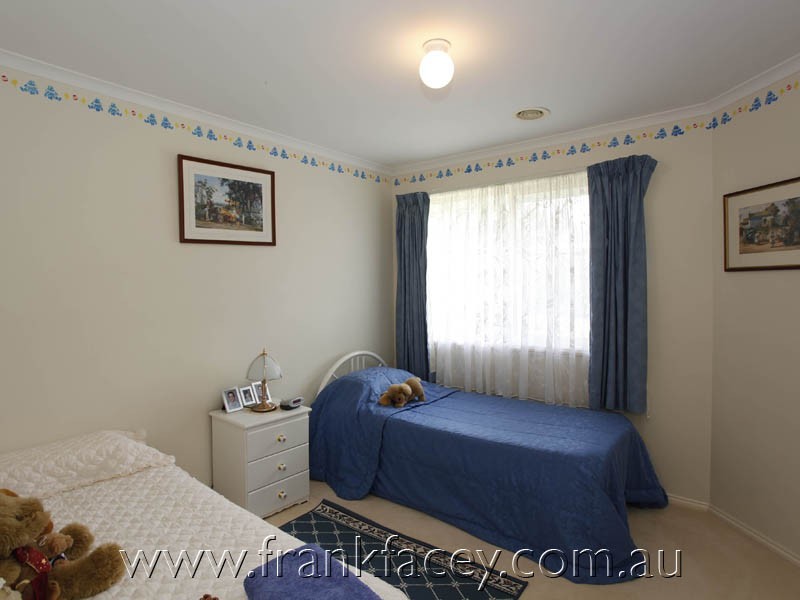 24 Lydia Mary Drive, Berwick VIC 3806