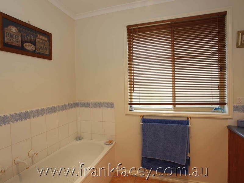 24 Lydia Mary Drive, Berwick VIC 3806