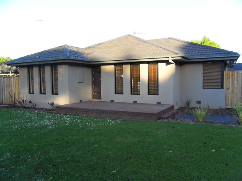 4 Manuka Road, Berwick VIC 3806