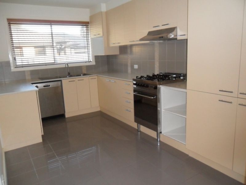 4 Manuka Road, Berwick VIC 3806