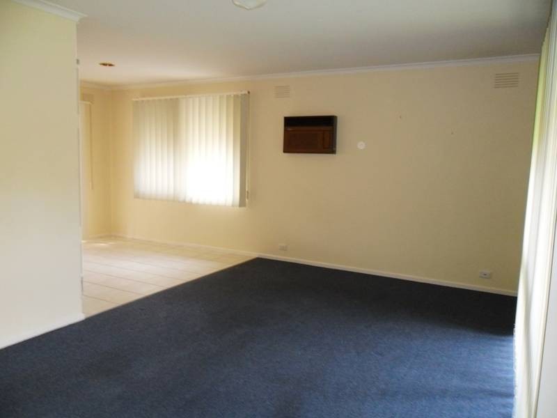 1/40 Ambleside Crescent, Berwick VIC 3806