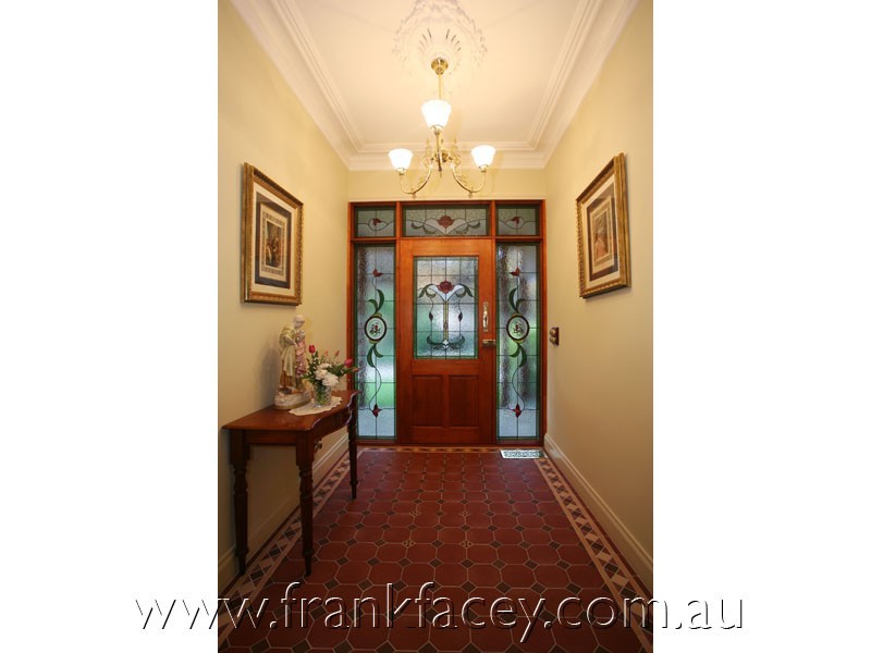 5 High St, Guys Hill VIC 3807