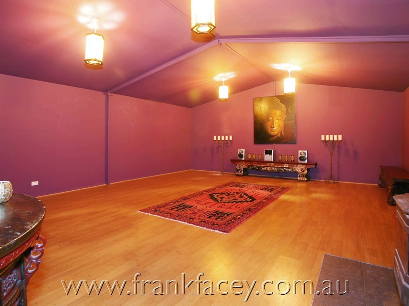 5 High St, Guys Hill VIC 3807