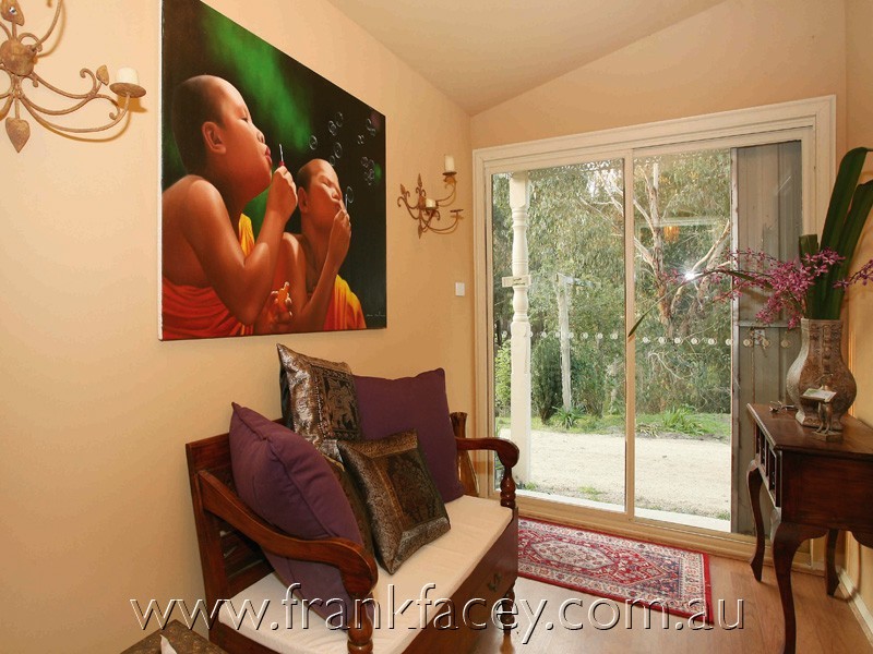 5 High St, Guys Hill VIC 3807