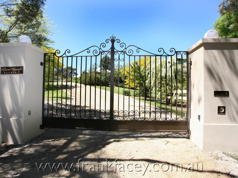 5 High St, Guys Hill VIC 3807