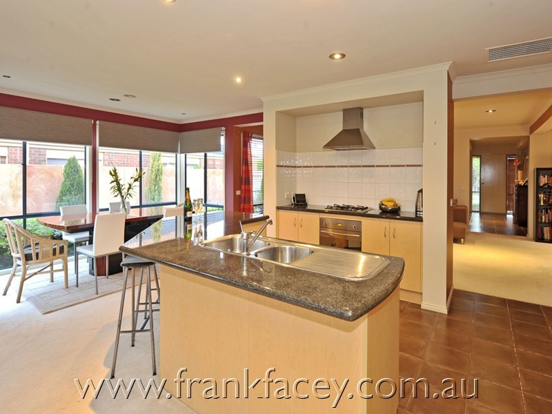 6 Avendon Court, Narre Warren South VIC 3805