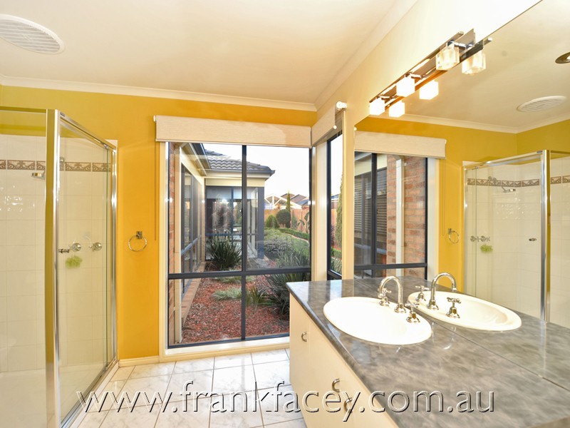 6 Avendon Court, Narre Warren South VIC 3805