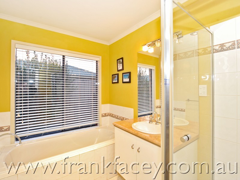 6 Avendon Court, Narre Warren South VIC 3805