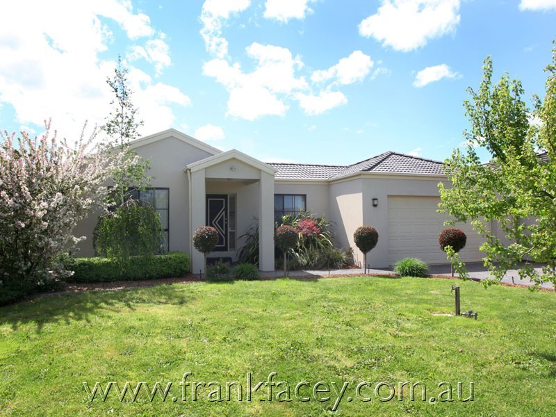 7 Petrel Place, Berwick VIC 3806
