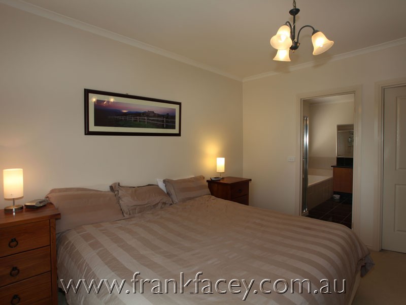 7 Petrel Place, Berwick VIC 3806