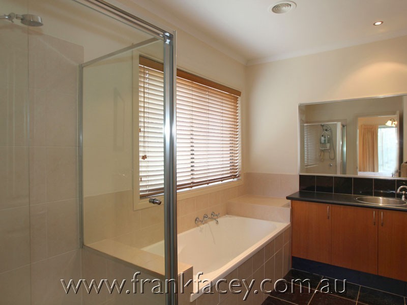 7 Petrel Place, Berwick VIC 3806