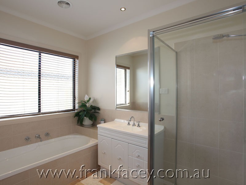 7 Petrel Place, Berwick VIC 3806