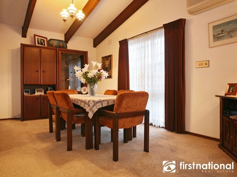 33 Outlook Drive, Berwick VIC 3806