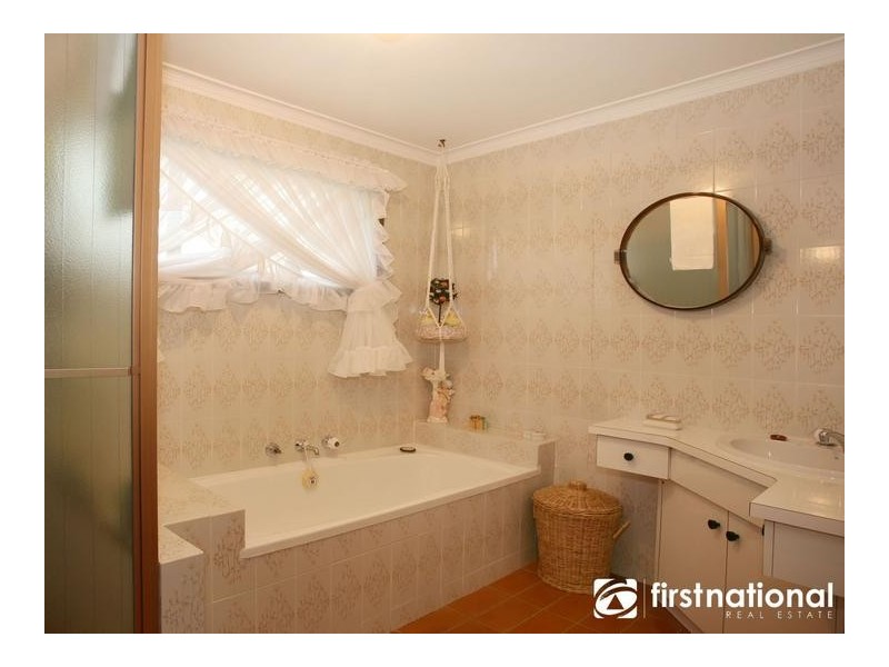 33 Outlook Drive, Berwick VIC 3806