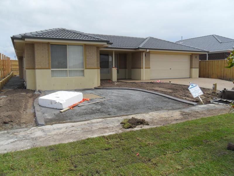 45 Bushranger Boulevard, Cranbourne East VIC 3977