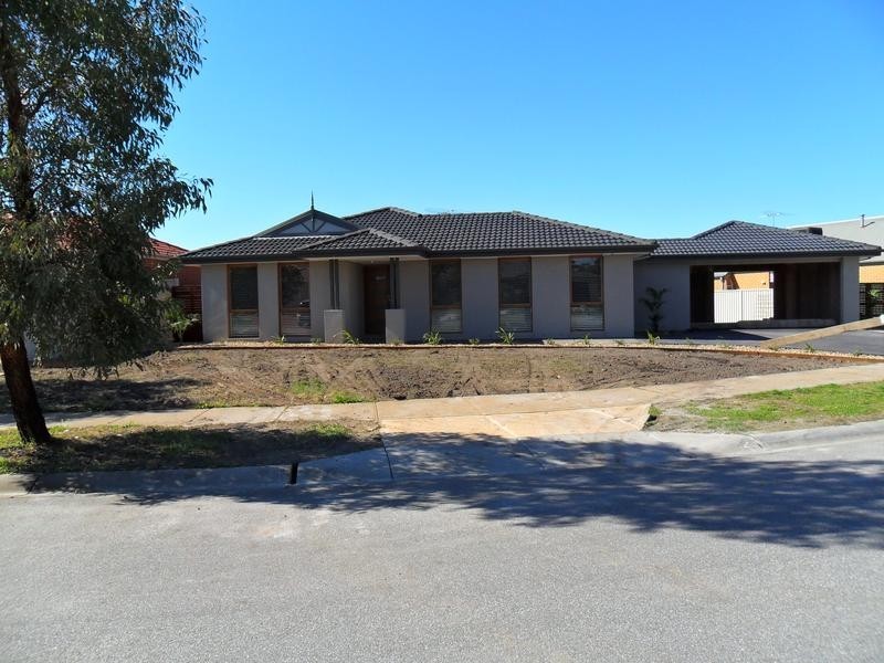 8 Genoa Grove, Pakenham VIC 3810