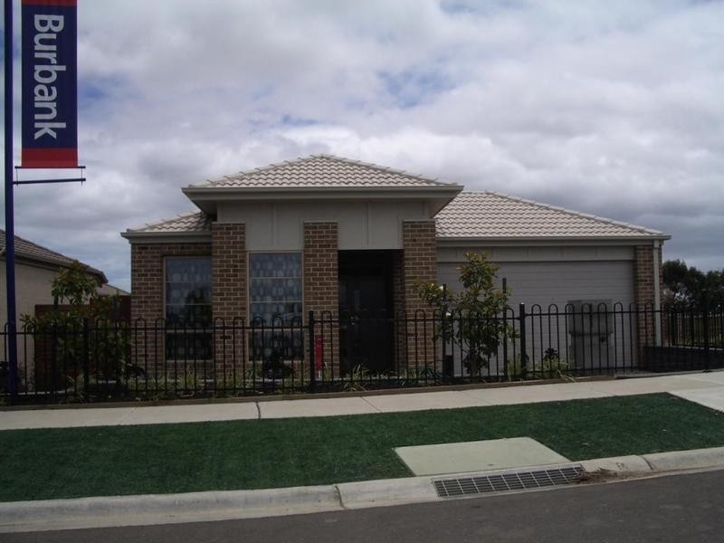 36 Yellowbox Crescent, Lyndhurst VIC 3975