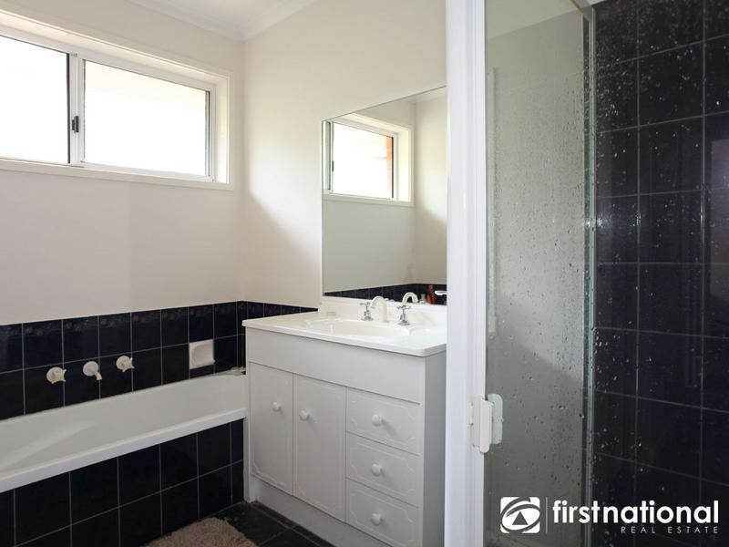 44 Yaldara Drive, Berwick VIC 3806