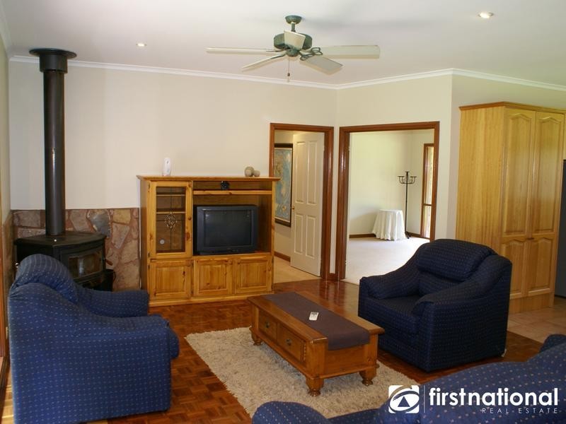 4 Brentwood Cls, Dewhurst VIC 3808