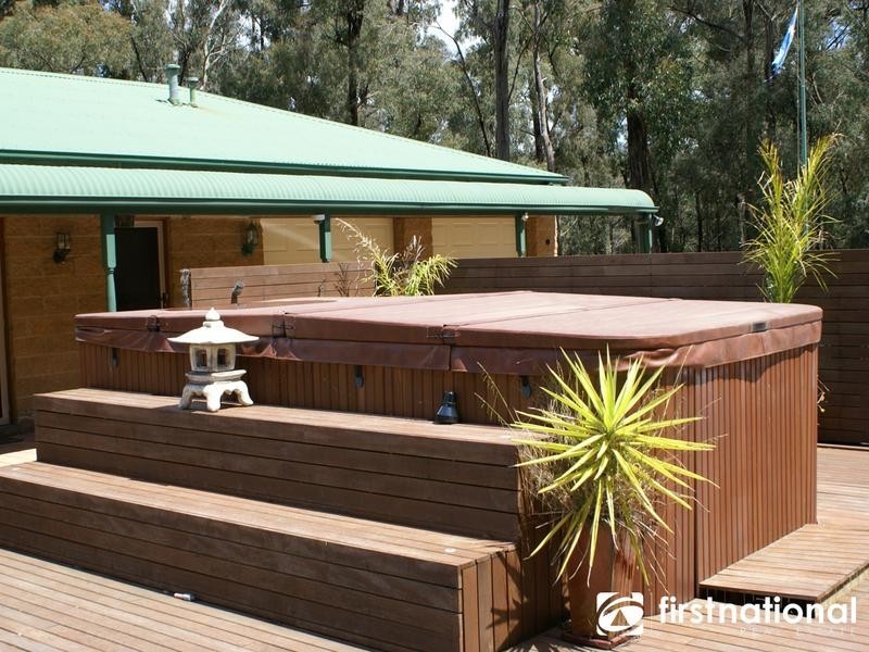 4 Brentwood Cls, Dewhurst VIC 3808