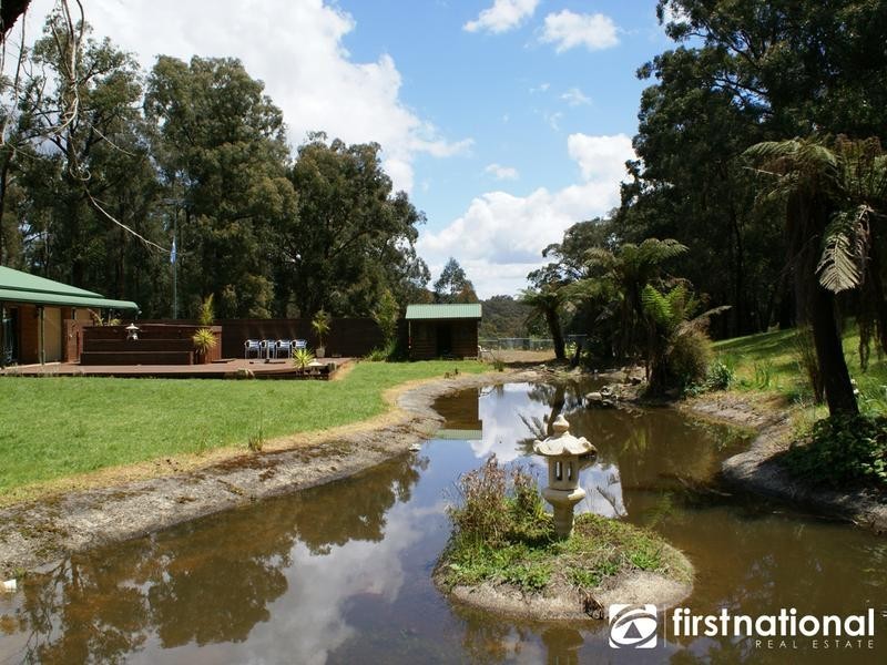 4 Brentwood Cls, Dewhurst VIC 3808