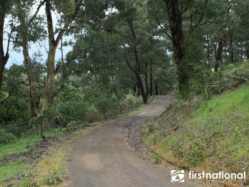 4 Brentwood Cls, Dewhurst VIC 3808