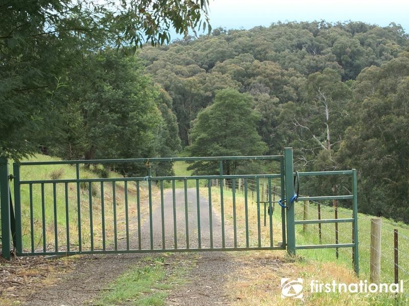 4 Brentwood Cls, Dewhurst VIC 3808