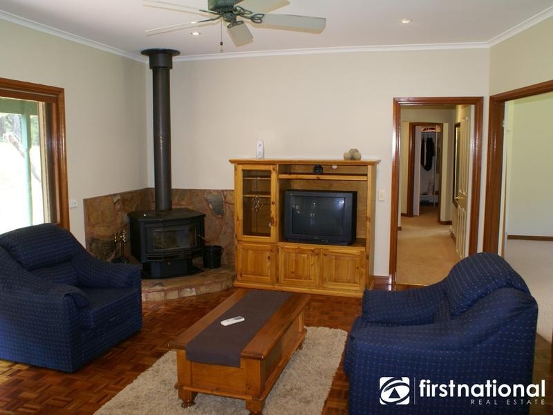 4 Brentwood Cls, Dewhurst VIC 3808