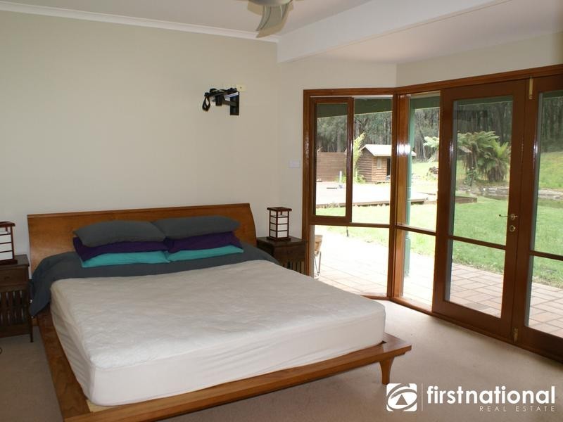 4 Brentwood Cls, Dewhurst VIC 3808