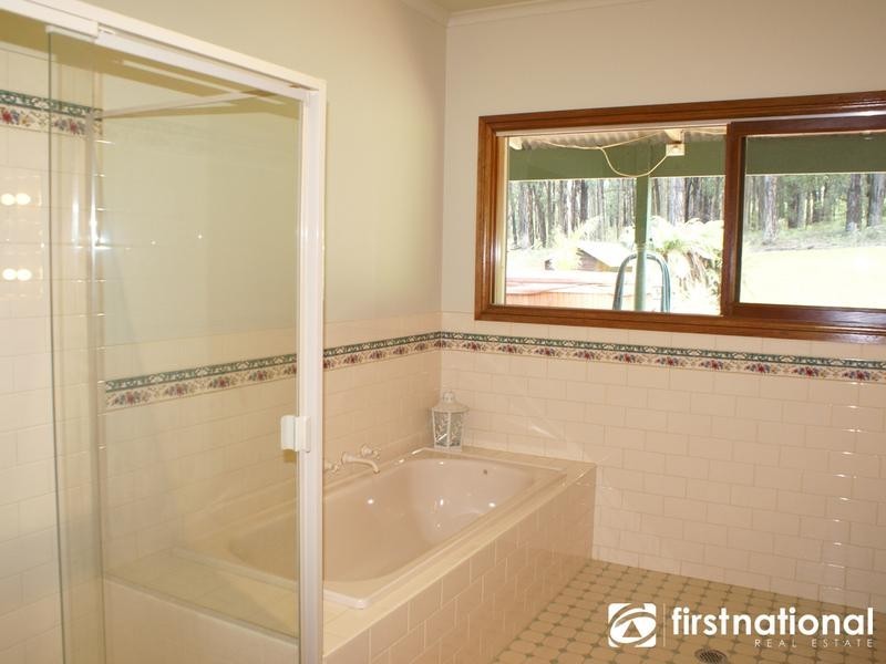 4 Brentwood Cls, Dewhurst VIC 3808