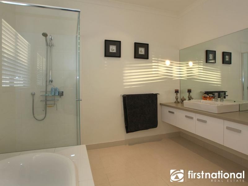 15 Chase Boulevard, Berwick VIC 3806