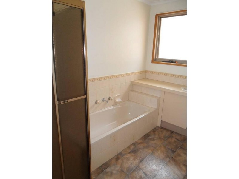 1 Lodge Crescent, Berwick VIC 3806