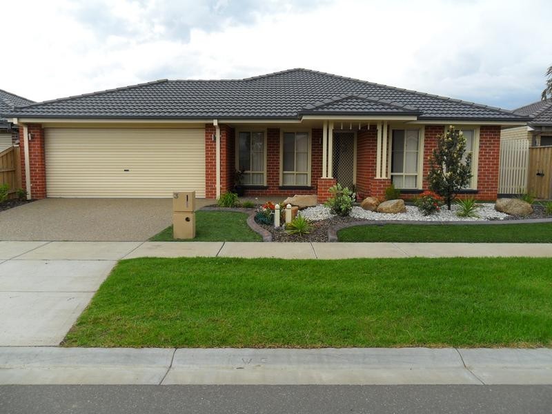 3 Howe Way, Cranbourne East VIC 3977