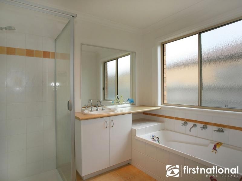 6 Castle Court, Beaconsfield VIC 3807