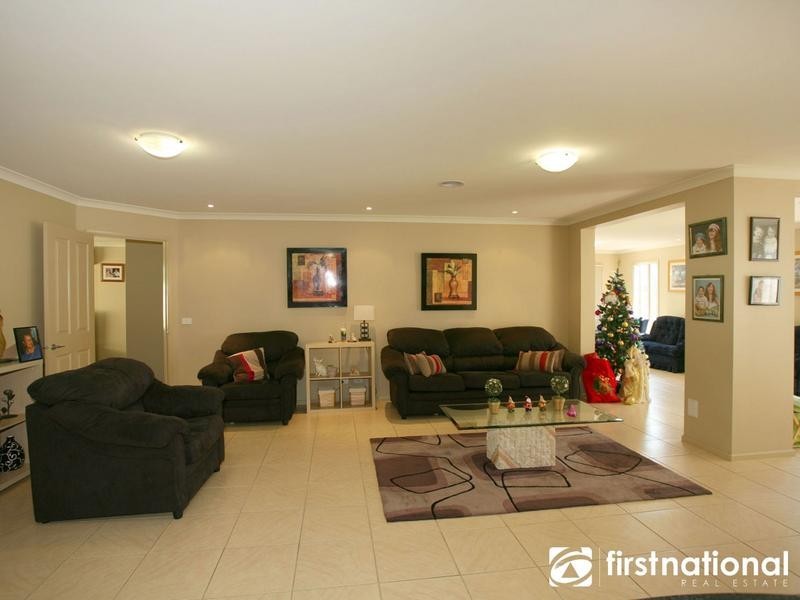 36 Meadowlands Way, Berwick VIC 3806