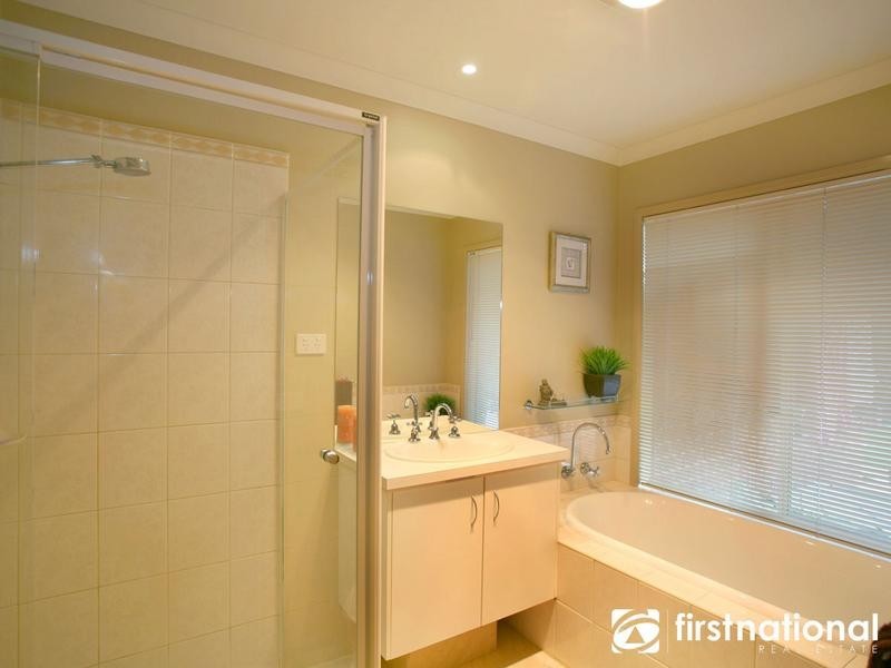 36 Meadowlands Way, Berwick VIC 3806