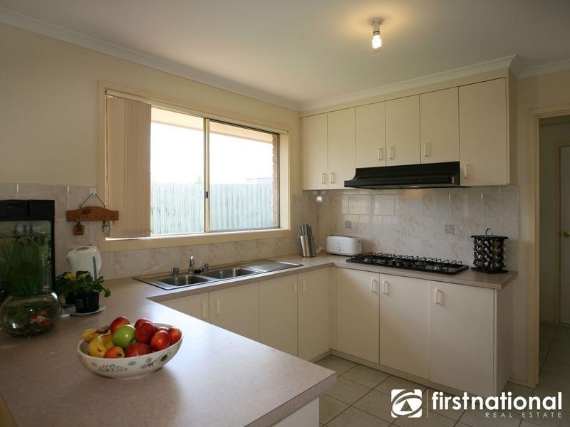 10 Raneen Place, Berwick VIC 3806
