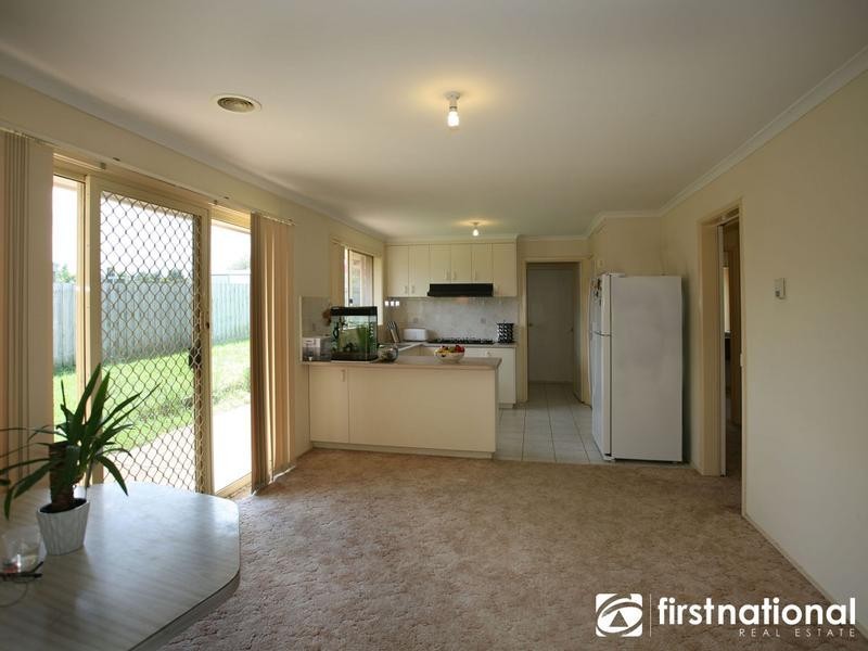 10 Raneen Place, Berwick VIC 3806