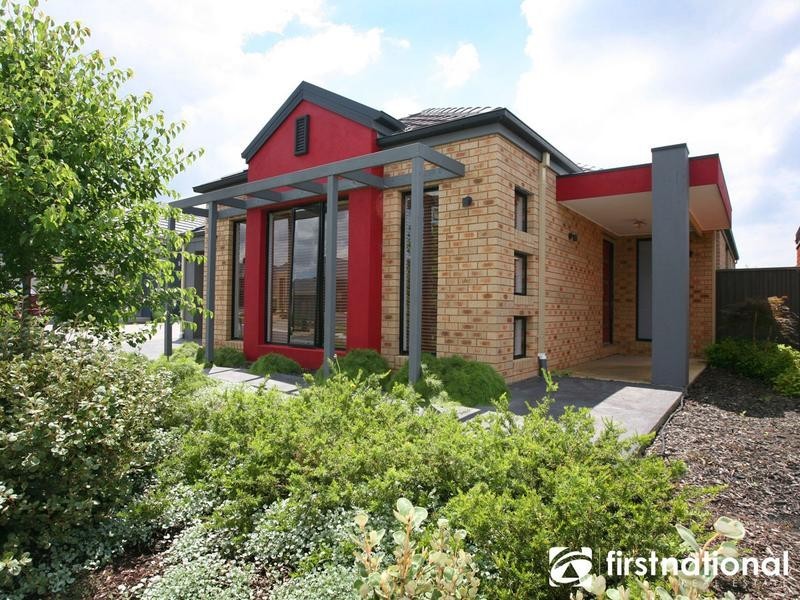 12 Downing Square, Pakenham VIC 3810