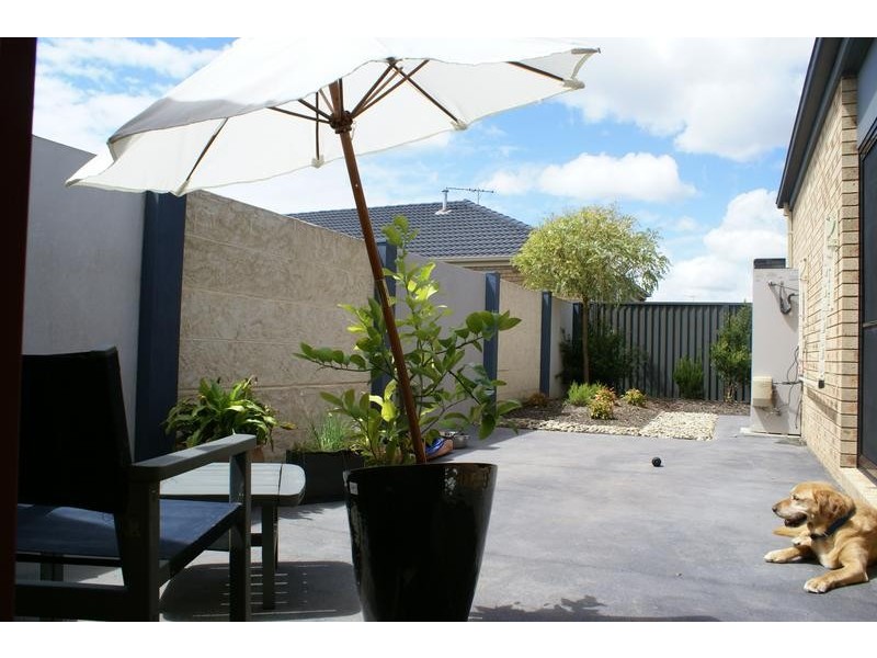 12 Downing Square, Pakenham VIC 3810